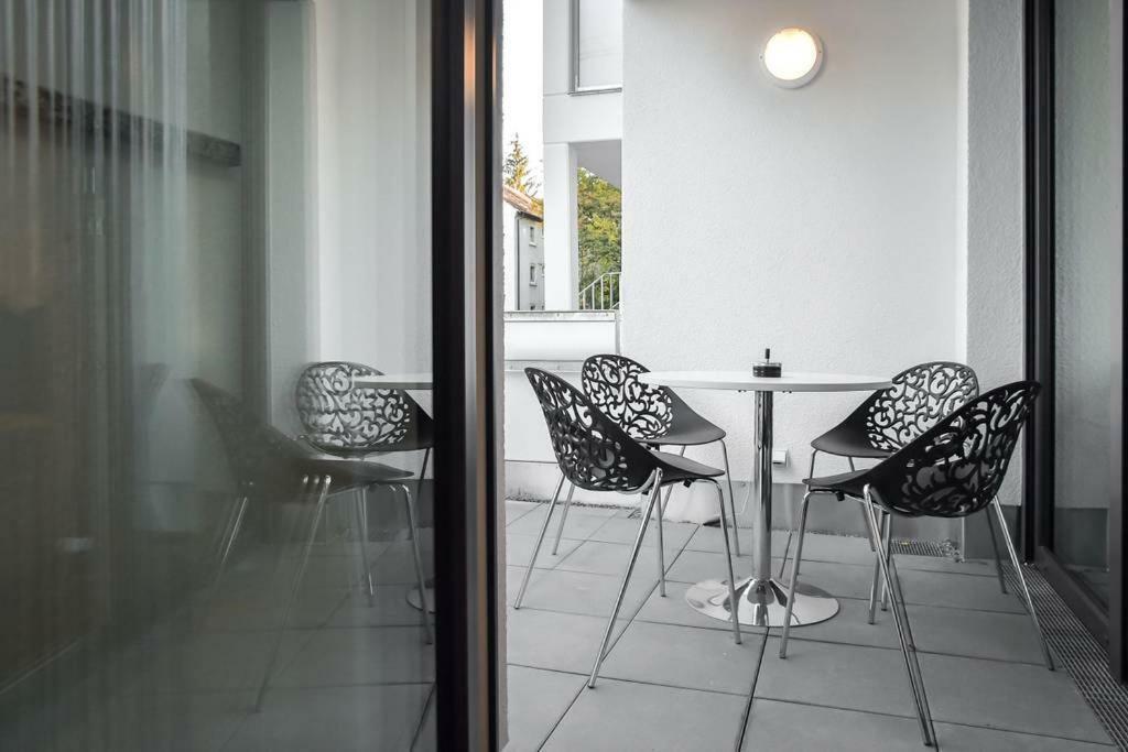 Deluxe Ferienwohnung Apartment Stuttgart Centre/Milaneo Bagian luar foto